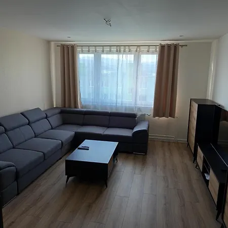 S 2 Spalnami Pri Lesoparku