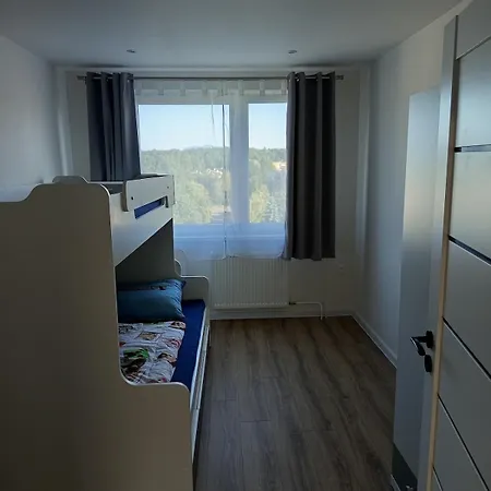 Apartmán S 2 Spalnami Pri Lesoparku *