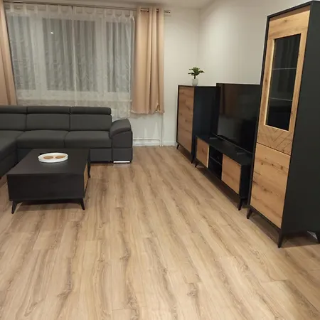 S 2 Spalnami Pri Lesoparku