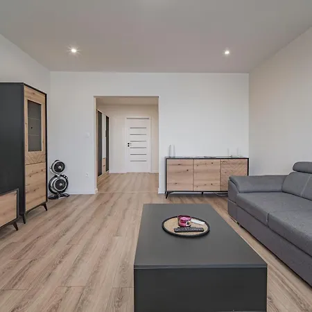 S 2 Spalnami Pri Lesoparku Apartment