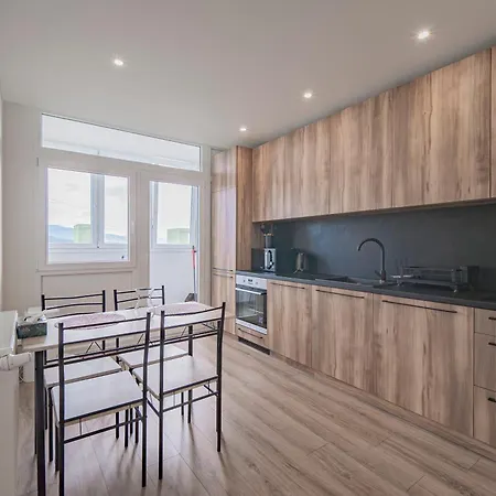 S 2 Spalnami Pri Lesoparku Apartment *