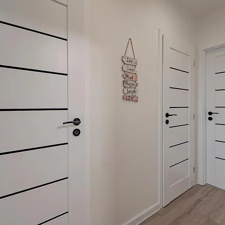 S 2 Spalnami Pri Lesoparku Apartment *